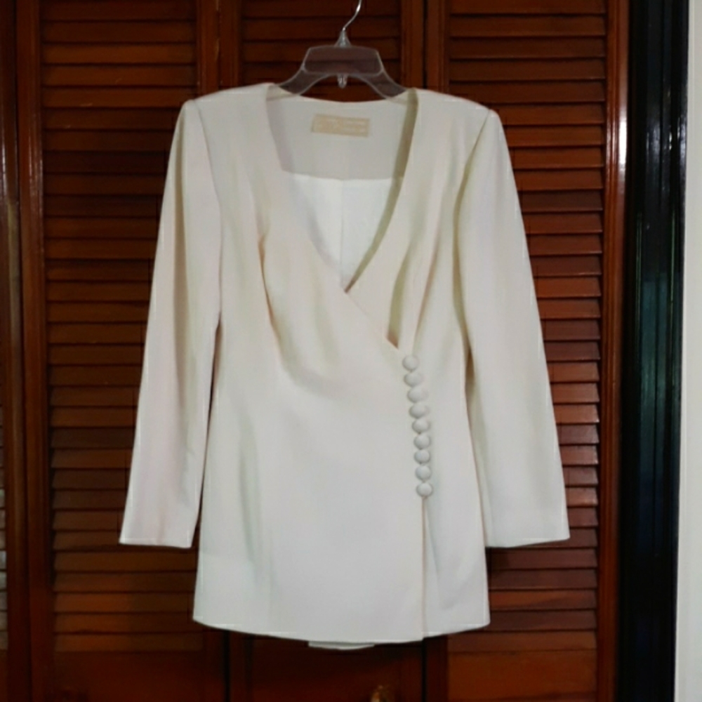 PEGGY JENNINGS | Vintage Luxury Silk Blazer | Size 6 | Covered Button Detail